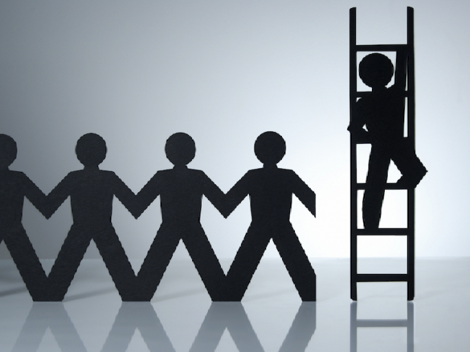 Three drivers have been promoted to the clerk, the revised rule gives the drivers the chance to get promoted for the first time. | तीन वाहनचालकांना लिपिकपदावर पदोन्नती, सुधारित नियमाने प्रथमच चालकांना मिळाली बढतीची संधी