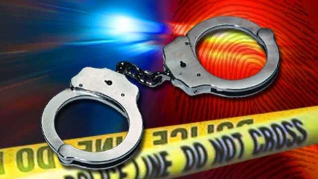 Family involved in brothel: Mother, son and father also arrested | कुटुंब गुंतले कुंटनखान्यात : मायलेक आणि बापही अटकेत Family involved in brothel: Mother, son and father also arrested | कुटुंब गुंतले कुंटनखान्यात : मायलेक आणि बापही अटकेत