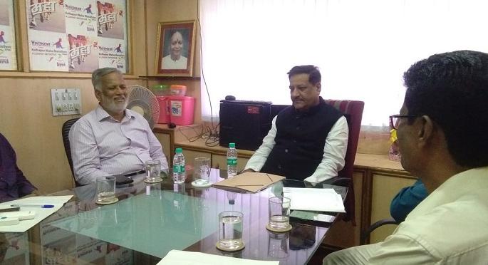 Congress's target to stop Modi: Prithviraj Chavan | मोदी यांना रोखणे हेच कॉंग्रेसचे टार्गेट :पृथ्वीराज चव्हाण Congress's target to stop Modi: Prithviraj Chavan | मोदी यांना रोखणे हेच कॉंग्रेसचे टार्गेट :पृथ्वीराज चव्हाण