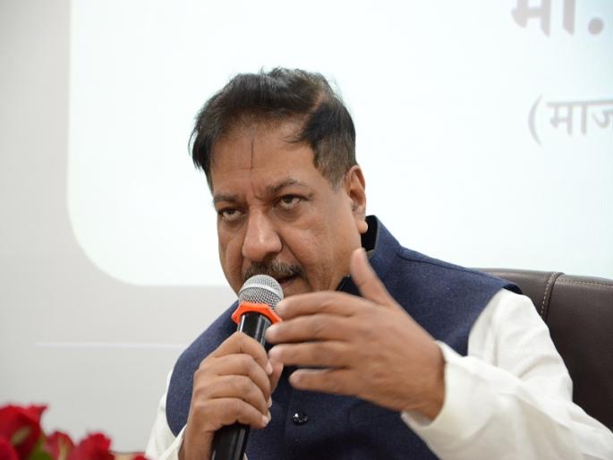 The only purpose of getting a minister is politics - Prithviraj Chavan | सध्या मंत्रिपद मिळवणे हाच राजकारणाचा एकमेव उद्देश झाला आहे - पृथ्वीराज चव्हाण  The only purpose of getting a minister is politics - Prithviraj Chavan | सध्या मंत्रिपद मिळवणे हाच राजकारणाचा एकमेव उद्देश झाला आहे - पृथ्वीराज चव्हाण