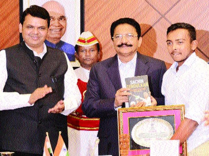 Felicitated world champions at the hands of Chief Minister and Governor | मुख्यमंत्री आणि राज्यपालांच्या हस्ते विश्वविजेत्यांचा सत्कार