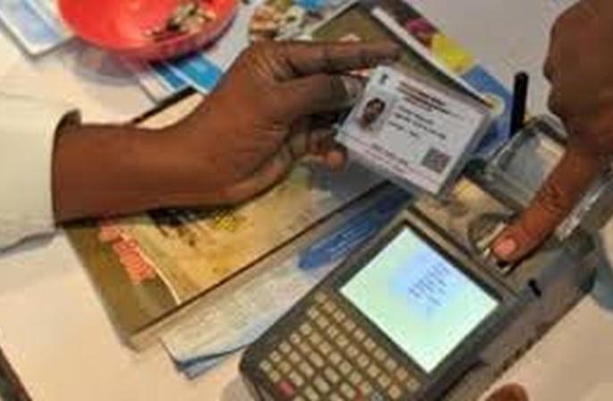 Fear of increased corona infection due to e-pos | इ-पॉसमुळे कोरोना संसर्ग वाढण्याची भीती Fear of increased corona infection due to e-pos | इ-पॉसमुळे कोरोना संसर्ग वाढण्याची भीती