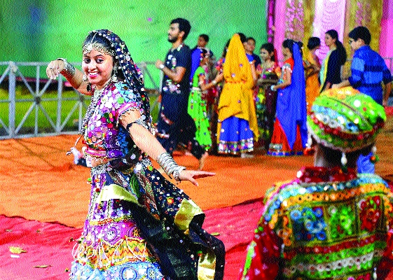 There is no Garba-Ras in Navratri | कोरोनामुळे खबरदारी : नवरात्रोत्सवात गरबा-रासचा घुमर नाही There is no Garba-Ras in Navratri | कोरोनामुळे खबरदारी : नवरात्रोत्सवात गरबा-रासचा घुमर नाही