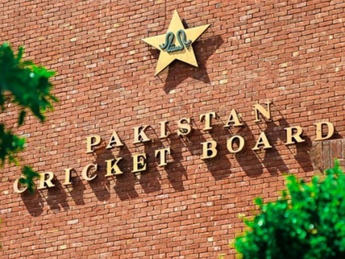 PCB suffers loss in millions due to irregularities in first two editions of PSL | IPL ची कॉपी करायला गेले अन् पडले खड्ड्यात, पाक क्रिकेट बोर्डाची बिकट परिस्थिती