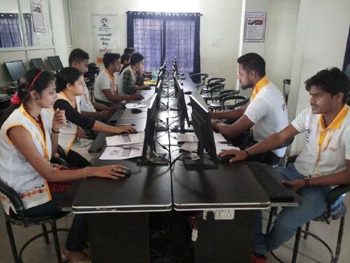 Employment to 24 lakh youth in the country through Pradhan Mantri Skill Development Yojana | पंतप्रधान कौशल्य विकास योजनेतून देशातील २४ लाखांवर युवकांना राेजगार Employment to 24 lakh youth in the country through Pradhan Mantri Skill Development Yojana | पंतप्रधान कौशल्य विकास योजनेतून देशातील २४ लाखांवर युवकांना राेजगार