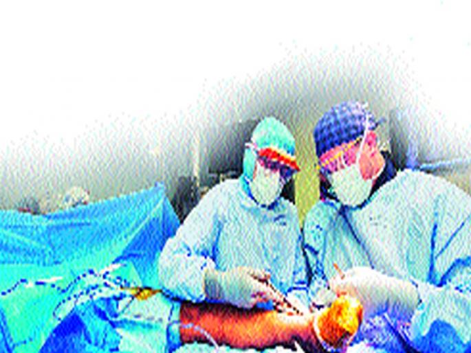 Millions of non-essential orthopedic surgeries were postponed | अत्यावश्यक नसलेल्या लाखो अस्थिरोग शस्त्रक्रिया पुढे ढकलल्या; कोरोना रुग्णांवरील उपचारांना प्राधान्य Millions of non-essential orthopedic surgeries were postponed | अत्यावश्यक नसलेल्या लाखो अस्थिरोग शस्त्रक्रिया पुढे ढकलल्या; कोरोना रुग्णांवरील उपचारांना प्राधान्य