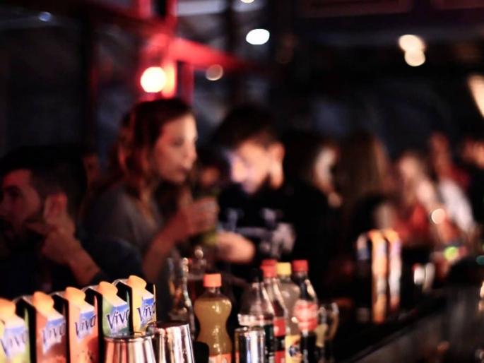 Pub raid in five-star hotel in Pune, police took strict action | पुण्यात पंचतारांकित हॉटेलमधील पबवर छापे, तरुणाईचा हैदोस पोलिसांच्या नजरेत Pub raid in five-star hotel in Pune, police took strict action | पुण्यात पंचतारांकित हॉटेलमधील पबवर छापे, तरुणाईचा हैदोस पोलिसांच्या नजरेत