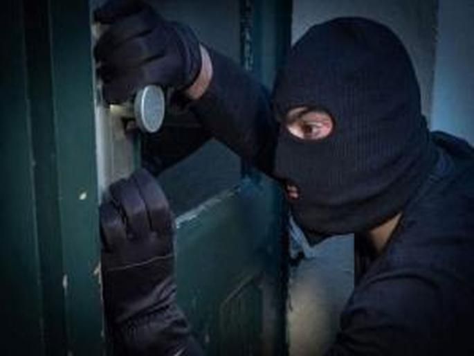 Hariom of criminals in Mumbai; Police records of 5,797 crimes | मुंबईत गुन्हेगारांचेही पुनश्च हरिओम; ५,७९७ गुन्ह्यांची पोलीस दप्तरी नोंद Hariom of criminals in Mumbai; Police records of 5,797 crimes | मुंबईत गुन्हेगारांचेही पुनश्च हरिओम; ५,७९७ गुन्ह्यांची पोलीस दप्तरी नोंद