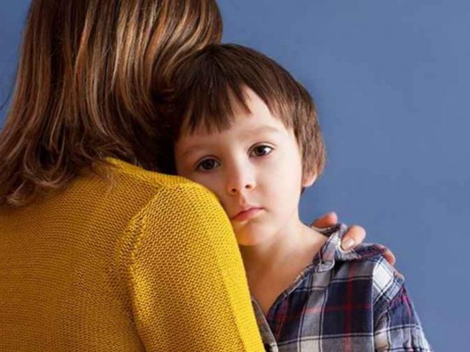 If child is alone at home you should know these things | आई-वडील बिझी असल्याने लहान मुलांमध्ये वाढत आहे 'ही' समस्या, वेळीच व्हा सावध! If child is alone at home you should know these things | आई-वडील बिझी असल्याने लहान मुलांमध्ये वाढत आहे 'ही' समस्या, वेळीच व्हा सावध!