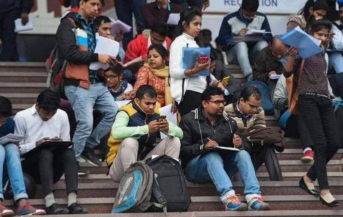Coronavirus: Editorial on dissatisfaction can spread in the unemployed finally it will erupt! | Coronavirus:...तर बेरोजगार फौजेमध्ये असंतोष धुमसू लागू शकतो अन् त्याचा उद्रेक होईल!