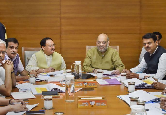 Maharashtra Election 2019: Therefore, the BJP was unable to form a government; What happened at Amit Shah's meeting? | ...म्हणून भाजपाने सरकार बनविण्यात असमर्थता दाखविली; अमित शहांच्या बैठकीत काय घडलं होतं? 