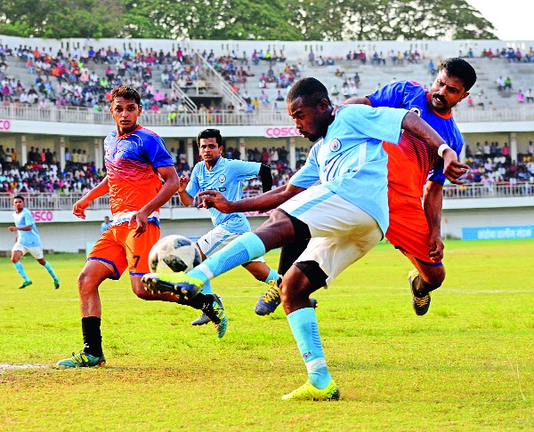 PTM, Dilbahar, in the next round, the Atal Cup football tournament: Uteeshwar Prasadik training, defeats police team | पीटीएम, दिलबहार पुढील फेरीत अटल चषक फुटबॉल स्पर्धा : उत्तरेश्वर प्रासादिक वाघाची तालीम, पोलीस संघ पराभूत PTM, Dilbahar, in the next round, the Atal Cup football tournament: Uteeshwar Prasadik training, defeats police team | पीटीएम, दिलबहार पुढील फेरीत अटल चषक फुटबॉल स्पर्धा : उत्तरेश्वर प्रासादिक वाघाची तालीम, पोलीस संघ पराभूत