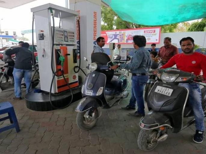 Due to the 'petrol prices', petrol and diesel prices have come down | पेट्रोलची दैनिक 'दरकपात' सुरूच, महागाईने त्रस्त नागरिकांना दिलासा Due to the 'petrol prices', petrol and diesel prices have come down | पेट्रोलची दैनिक 'दरकपात' सुरूच, महागाईने त्रस्त नागरिकांना दिलासा