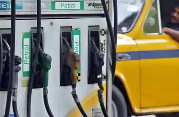 Fuel price hike; Diesel prices, including petrol, are at an all-time high | इंधन दरवाढीचा भडका; पेट्राेलसह डिझेलचेही दर उच्चांकी पातळीवर