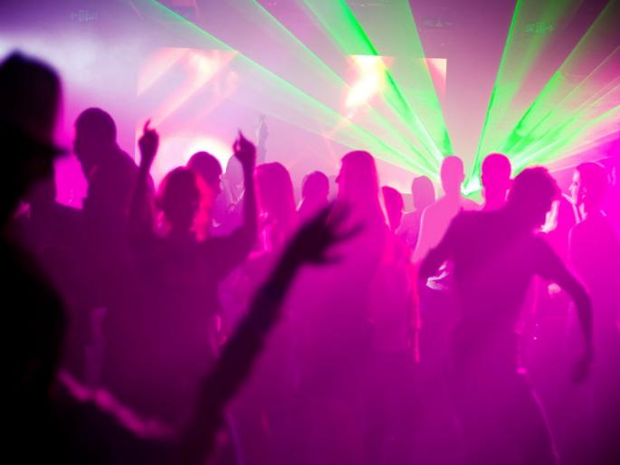 He molested a young woman while dancing at a party | 'मॅडम बोल रही है वही गाना रातभर बजाओ', असे म्हणत पबमधील पार्टीत तरूणीचा विनयभंग He molested a young woman while dancing at a party | 'मॅडम बोल रही है वही गाना रातभर बजाओ', असे म्हणत पबमधील पार्टीत तरूणीचा विनयभंग