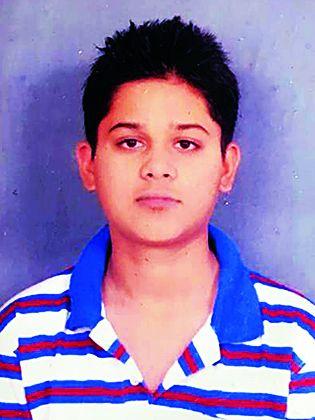 The addicted of online mobile games: Student suicide by jumping from a building in Nagpur | ऑनलाईन मोबाईल गेमचा नाद : नागपुरात इमारतीवरून उडी घेऊन विद्यार्थ्याची आत्महत्या The addicted of online mobile games: Student suicide by jumping from a building in Nagpur | ऑनलाईन मोबाईल गेमचा नाद : नागपुरात इमारतीवरून उडी घेऊन विद्यार्थ्याची आत्महत्या