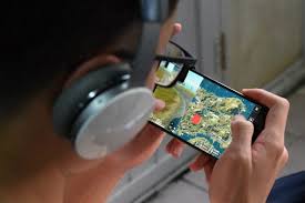 Tiktok PubG and Jobless: A picture of youth in the Corona period | टिकटॉक, पबजी आणि जॉबलेस : कोरोनाकाळातल्या तारुण्याचं असंही एक चित्र Tiktok PubG and Jobless: A picture of youth in the Corona period | टिकटॉक, पबजी आणि जॉबलेस : कोरोनाकाळातल्या तारुण्याचं असंही एक चित्र