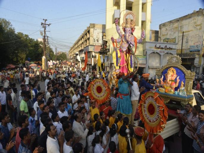 public Ganesh Utsav mahamandal gives direction to jalgaon's Ganeshotsav | सार्वजनिक गणेशोत्सव महामंडळामुळे मिळाली जळगावच्या गणेशोत्सवाला दिशा public Ganesh Utsav mahamandal gives direction to jalgaon's Ganeshotsav | सार्वजनिक गणेशोत्सव महामंडळामुळे मिळाली जळगावच्या गणेशोत्सवाला दिशा