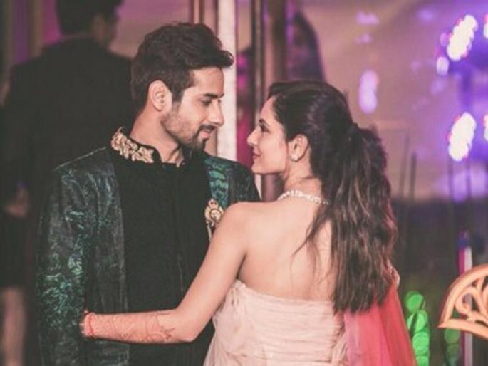Corona hits another couple; 'Hey' hot couple will now take seven rounds in April .. | Corona Virus : कोरोनाचा आणखी एका कपलला फटका; ‘हे’ हॉट कपल आता एप्रिलमध्ये घेणार सात फेरे.. Corona hits another couple; 'Hey' hot couple will now take seven rounds in April .. | Corona Virus : कोरोनाचा आणखी एका कपलला फटका; ‘हे’ हॉट कपल आता एप्रिलमध्ये घेणार सात फेरे..