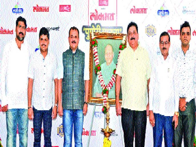 experience of Pune | उद्योगनगरीने अनुभवला पुणेरी इरसालपणा, तिरकस भाष्याला मिळाली मनमुराद दाद experience of Pune | उद्योगनगरीने अनुभवला पुणेरी इरसालपणा, तिरकस भाष्याला मिळाली मनमुराद दाद