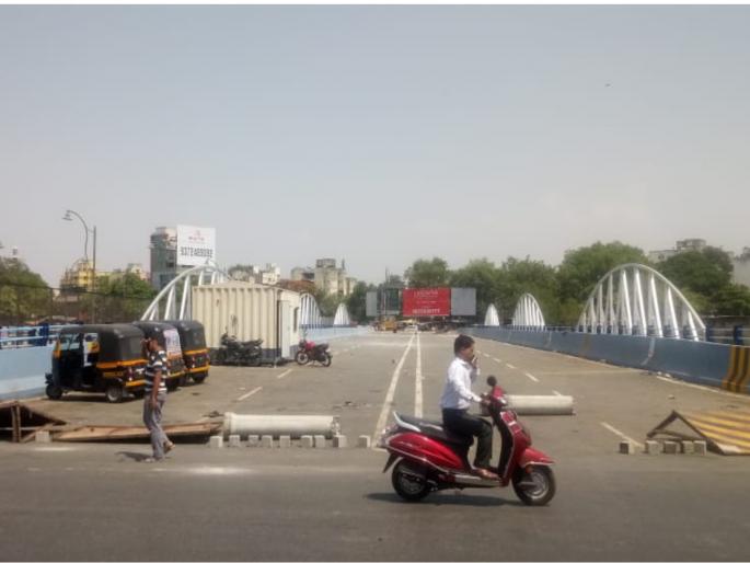 new bridge become place for unauthorized activity | कराेडाे रुपयांचा पूल झाला मद्यपींचा अड्डा