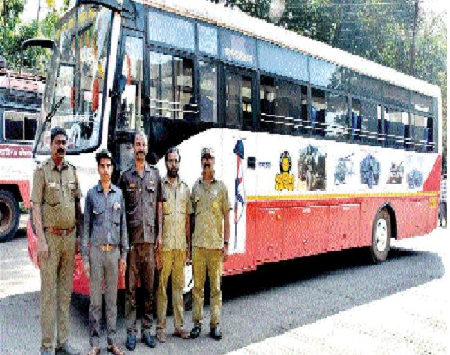 'Pulwama Tributes to Express' - Sant Sathos Patil Patil's Special Honor | ‘पुलवामा श्रद्धांजली एक्स्प्रेस’- एसटी चालक संतोष पाटील यांची शहिदांना अनोखी मानवंदना 'Pulwama Tributes to Express' - Sant Sathos Patil Patil's Special Honor | ‘पुलवामा श्रद्धांजली एक्स्प्रेस’- एसटी चालक संतोष पाटील यांची शहिदांना अनोखी मानवंदना