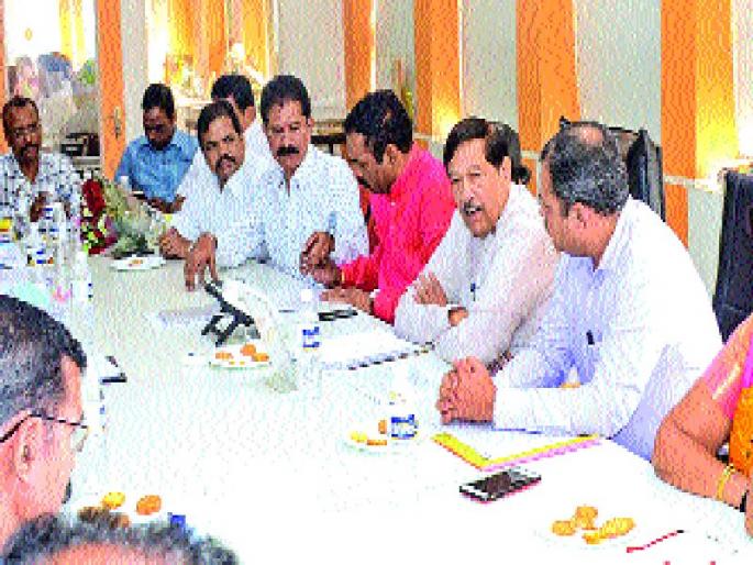 Criminal offense for work of project - Girish Bapat | प्रकल्पाचे काम अडविणाºयांवर गुन्हे - गिरीश बापट Criminal offense for work of project - Girish Bapat | प्रकल्पाचे काम अडविणाºयांवर गुन्हे - गिरीश बापट