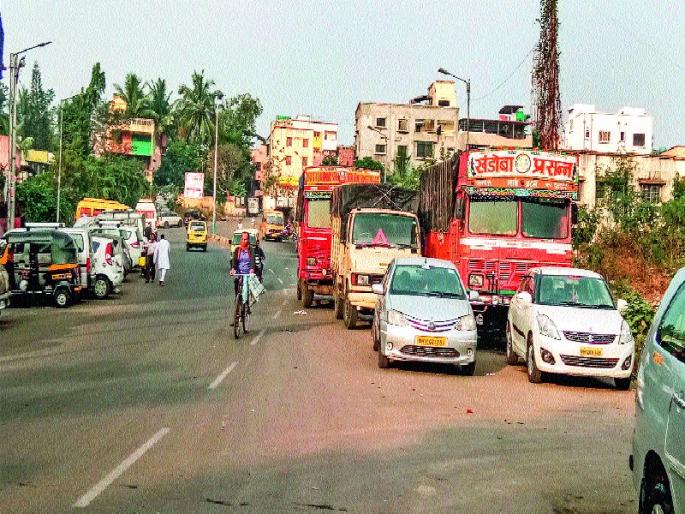  Dangerous parking due to risk, at the same time parking due to risk | दुतर्फा पार्किंगमुळे धोका , दुतर्फा पार्किंगमुळे धोका