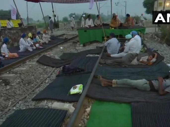 Bharat Bandh: Call for 'Bharat Bandh' against Agriculture Bill today; Involvement of several farmers' organizations including the opposition | Bharat Bandh: कृषी विधेयकांविरोधात आज 'भारत बंद'ची हाक; विरोधकांसह अनेक शेतकरी संघटनांचा सहभाग Bharat Bandh: Call for 'Bharat Bandh' against Agriculture Bill today; Involvement of several farmers' organizations including the opposition | Bharat Bandh: कृषी विधेयकांविरोधात आज 'भारत बंद'ची हाक; विरोधकांसह अनेक शेतकरी संघटनांचा सहभाग