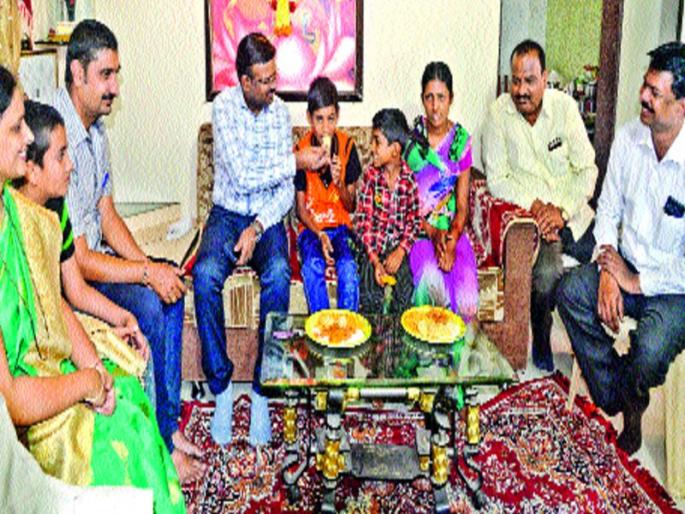 Bhoi Pratishthan's initiative: Support for families of suicide victims | भोई प्रतिष्ठानचा उपक्रम : आत्महत्याग्रस्तांच्या कुटुंबांना आधार Bhoi Pratishthan's initiative: Support for families of suicide victims | भोई प्रतिष्ठानचा उपक्रम : आत्महत्याग्रस्तांच्या कुटुंबांना आधार