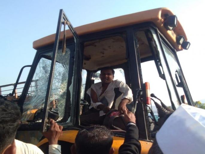 two dead and 15 injured in accident near pune | दिवे घाटात वारकऱ्यांच्या दिंडीला अपघात; संत नामदेवांच्या वंशजासह दोघांचा मृत्यू, 15 जण जखमी two dead and 15 injured in accident near pune | दिवे घाटात वारकऱ्यांच्या दिंडीला अपघात; संत नामदेवांच्या वंशजासह दोघांचा मृत्यू, 15 जण जखमी