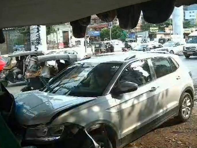 Bhujbal Vasti car accident video viral in Hinjewadi | हिंजवडीत अपघात; व्हिडिओ व्हायरल झाल्याने खळबळ Bhujbal Vasti car accident video viral in Hinjewadi | हिंजवडीत अपघात; व्हिडिओ व्हायरल झाल्याने खळबळ