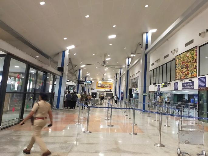 3 Bangladeshis arrested while trying to flee from Pune airport | पुणे विमानतळावरून पळून जाण्याच्या तयारीत असलेले ३ बांगलादेशी जेरबंद 3 Bangladeshis arrested while trying to flee from Pune airport | पुणे विमानतळावरून पळून जाण्याच्या तयारीत असलेले ३ बांगलादेशी जेरबंद