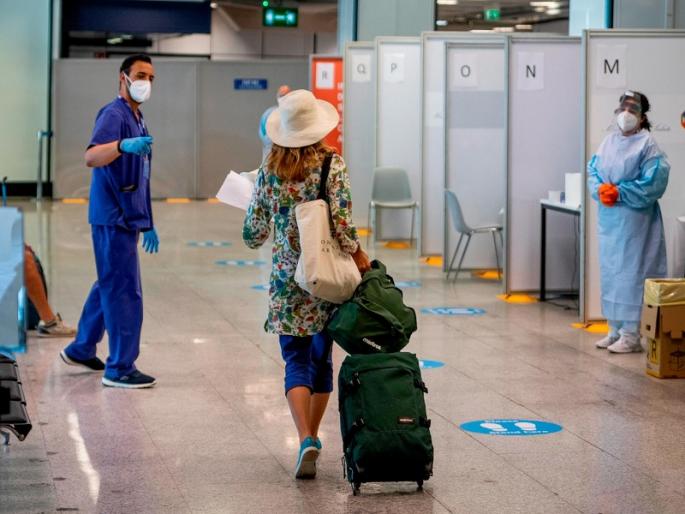 woman who came to Pune from Singapore is infected with Corona; Samples sent for genome sequencing | सिंगापूरहून पुण्यात आलेली महिला कोरोना बाधित; जिनाेम सिक्वेन्सिंगसाठी पाठवले नमुने woman who came to Pune from Singapore is infected with Corona; Samples sent for genome sequencing | सिंगापूरहून पुण्यात आलेली महिला कोरोना बाधित; जिनाेम सिक्वेन्सिंगसाठी पाठवले नमुने