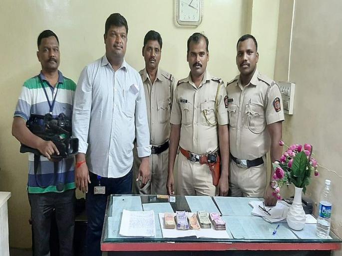 Third action in Pune, held by Election Commission's team | निवडणूक आयोगाच्या पथकाने पकडली रोकड, पुण्यातील तिसरी कारवाई Third action in Pune, held by Election Commission's team | निवडणूक आयोगाच्या पथकाने पकडली रोकड, पुण्यातील तिसरी कारवाई