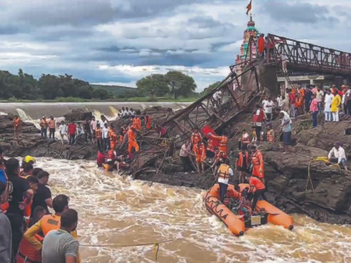 pune maval bridge collapse News Updates Today | Pune Bridge Collapse: पुलाखाली अडकलेल्यांना काढले; पुलाचा सांगाडा काढण्यास चार क्रेन