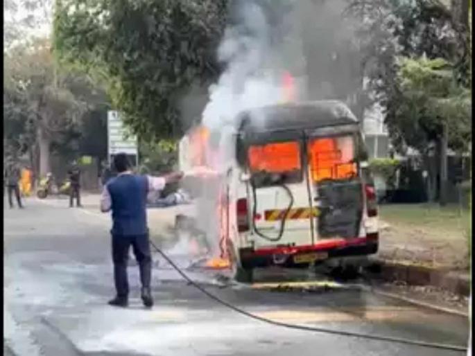 Questioning of 'Vyoma Graphics' company owner in Hinjewadi IT Park bus burning case | हिंजवडी आयटी पार्क बस जळीत कांडप्रकरणी 'व्योमा ग्राफिक्स' कंपनीच्या मालकाची चौकशी Questioning of 'Vyoma Graphics' company owner in Hinjewadi IT Park bus burning case | हिंजवडी आयटी पार्क बस जळीत कांडप्रकरणी 'व्योमा ग्राफिक्स' कंपनीच्या मालकाची चौकशी