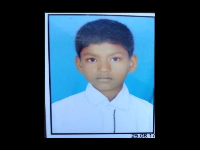 young children died, fallen from the building while flying kite in Pune | पुणे : पतंग उडविताना इमारतीवरुन पडून लहानग्याचा मृत्यू young children died, fallen from the building while flying kite in Pune | पुणे : पतंग उडविताना इमारतीवरुन पडून लहानग्याचा मृत्यू