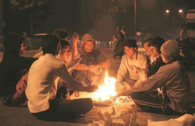 Cold snaps Amravati district; Temperature at 6.4 degrees | थंडीने अमरावती जिल्हा गारठला; तापमान ६.४ अंशावर Cold snaps Amravati district; Temperature at 6.4 degrees | थंडीने अमरावती जिल्हा गारठला; तापमान ६.४ अंशावर