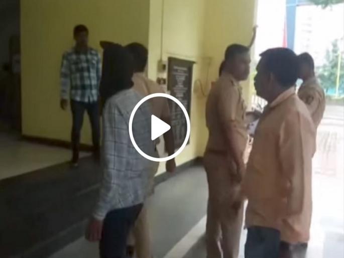 'He' Bites Friend's Neck Saying I Want To Drink Your Blood; But what happened next was terrible... | VIDEO: मला तुझं रक्त प्यायचं म्हणत 'त्याने' मित्राच्या मानेचा चावा घेतला; मात्र नंतर घडलं ते भयंकर होतं... 'He' Bites Friend's Neck Saying I Want To Drink Your Blood; But what happened next was terrible... | VIDEO: मला तुझं रक्त प्यायचं म्हणत 'त्याने' मित्राच्या मानेचा चावा घेतला; मात्र नंतर घडलं ते भयंकर होतं...