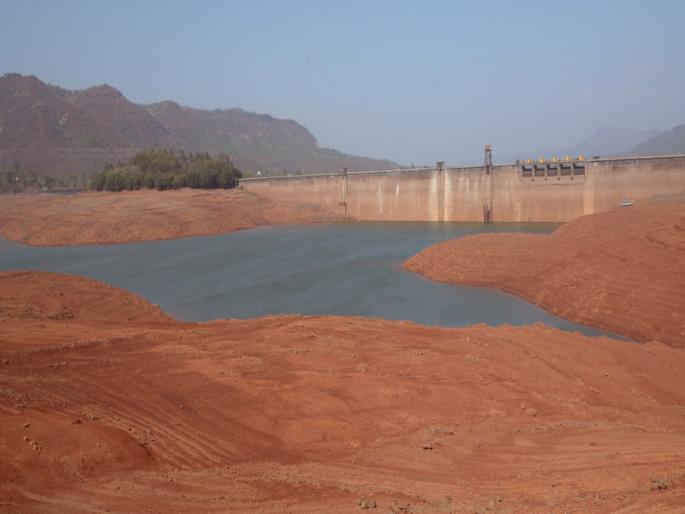 water level falling day by day at khadkwasla and other dams | पुण्याचा पाणीसाठा तळाला, पावसाळा लांबल्यास भीषण परिस्थिती उद्भवणार water level falling day by day at khadkwasla and other dams | पुण्याचा पाणीसाठा तळाला, पावसाळा लांबल्यास भीषण परिस्थिती उद्भवणार