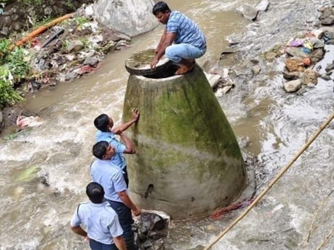 Pune body of the youth was found washed away in the drainage | मासे पकडायला गेलेल्या तरुणाचा नदीपात्रात सापडला मृतदेह; दोन दिवसांपासून होता बेपत्ता Pune body of the youth was found washed away in the drainage | मासे पकडायला गेलेल्या तरुणाचा नदीपात्रात सापडला मृतदेह; दोन दिवसांपासून होता बेपत्ता