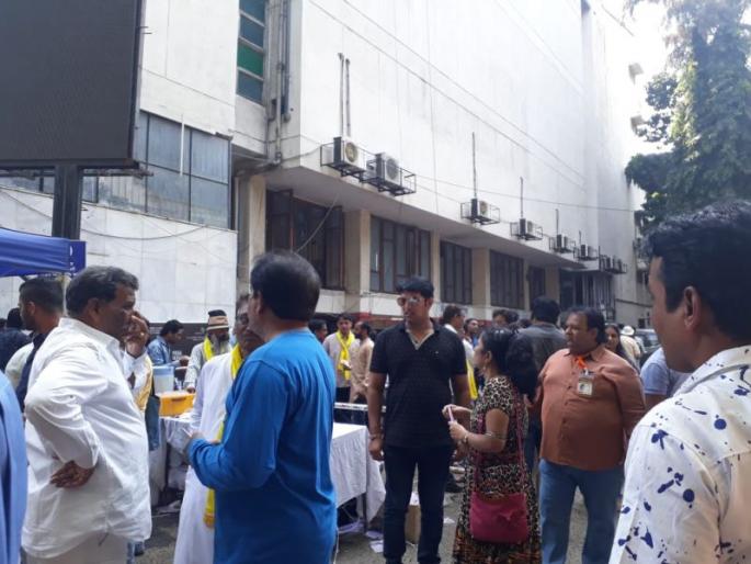 voting completed for akhil bhartiy marathi natya parishads pune division | नाट्यपरिषद पुणे शाखेच्या निवडणुकीतील मतदान पूर्ण voting completed for akhil bhartiy marathi natya parishads pune division | नाट्यपरिषद पुणे शाखेच्या निवडणुकीतील मतदान पूर्ण