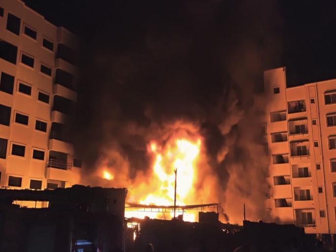 Pune: A massive fire broke out at a scrap warehouse in Narhe | Pune: नऱ्हे येथे भंगाराच्या गोदामाला भीषण आग  Pune: A massive fire broke out at a scrap warehouse in Narhe | Pune: नऱ्हे येथे भंगाराच्या गोदामाला भीषण आग
