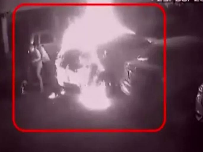 An unknown person burnt the expensive cars in Pune | VIDEO- पुण्यातील धायरीत अज्ञात व्यक्तीने महागड्या गाड्या जाळल्या An unknown person burnt the expensive cars in Pune | VIDEO- पुण्यातील धायरीत अज्ञात व्यक्तीने महागड्या गाड्या जाळल्या