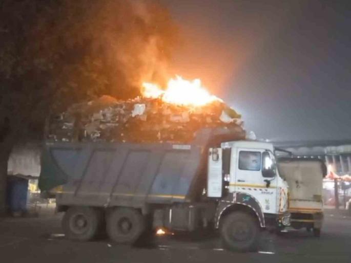 Fire incidents at 14 places in Pune; No casualty, the fire was caused by firecrackers | पुण्यात १४ ठिकाणी आगीच्या घटना; कोणतीही जिवितहानी नाही, फटाक्यांमुळे लागली आग Fire incidents at 14 places in Pune; No casualty, the fire was caused by firecrackers | पुण्यात १४ ठिकाणी आगीच्या घटना; कोणतीही जिवितहानी नाही, फटाक्यांमुळे लागली आग