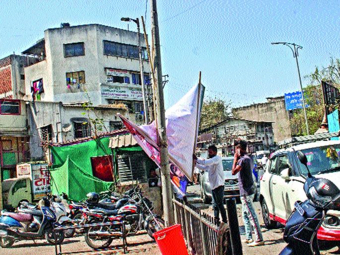 Where do the fax codes of ethics go? | आचारसंहिता काळातील फ्लेक्सबंदी एरवी कुठे जाते? Where do the fax codes of ethics go? | आचारसंहिता काळातील फ्लेक्सबंदी एरवी कुठे जाते?