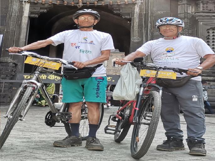 Two Punekar youths in their seventies are doing a Pune-Goa safari by bicycle | वयाची बहात्तरी, सायकलने करतायत पुणे-गोवा सफारी Two Punekar youths in their seventies are doing a Pune-Goa safari by bicycle | वयाची बहात्तरी, सायकलने करतायत पुणे-गोवा सफारी