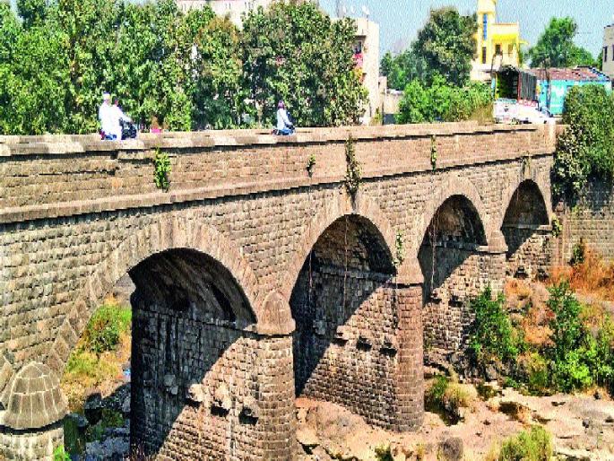 Sudha Pool: Even after crossing the hundredth of the traffic, | सुधा पूल : शंभरी पार करुनही वाहतूक सुरुच Sudha Pool: Even after crossing the hundredth of the traffic, | सुधा पूल : शंभरी पार करुनही वाहतूक सुरुच