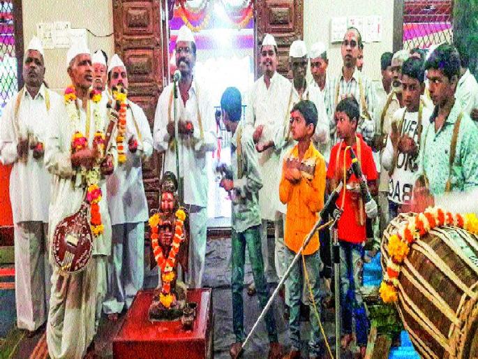 The alarm of 'Ramkrishna Hari', the tide of the village Kakadarati | ‘रामकृष्ण हरी’चा गजर, गावोगावी काकडारतीचे सूर The alarm of 'Ramkrishna Hari', the tide of the village Kakadarati | ‘रामकृष्ण हरी’चा गजर, गावोगावी काकडारतीचे सूर